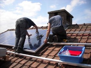 Comment installer des panneaux solaires marins