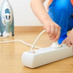 7 conseils de sécurité électrique pour les parents et les enfants