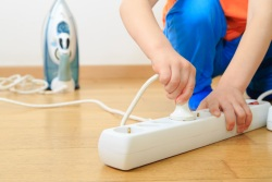 7 conseils de sécurité électrique pour les parents et les enfants